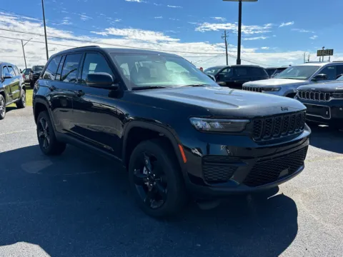 Another view of 2025 Jeep Grand Cherokee Altitude X for sale in Perry, GA at ALM CDJR Perry
