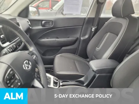 More photos of 2023 Hyundai Venue Limited at ALM CDJR Perry, GA