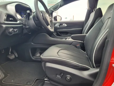 Photos of 2026 Chrysler Pacifica Limited for sale in Perry, GA at ALM CDJR Perry