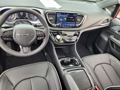 More photos of 2026 Chrysler Pacifica Limited at ALM CDJR Perry, GA