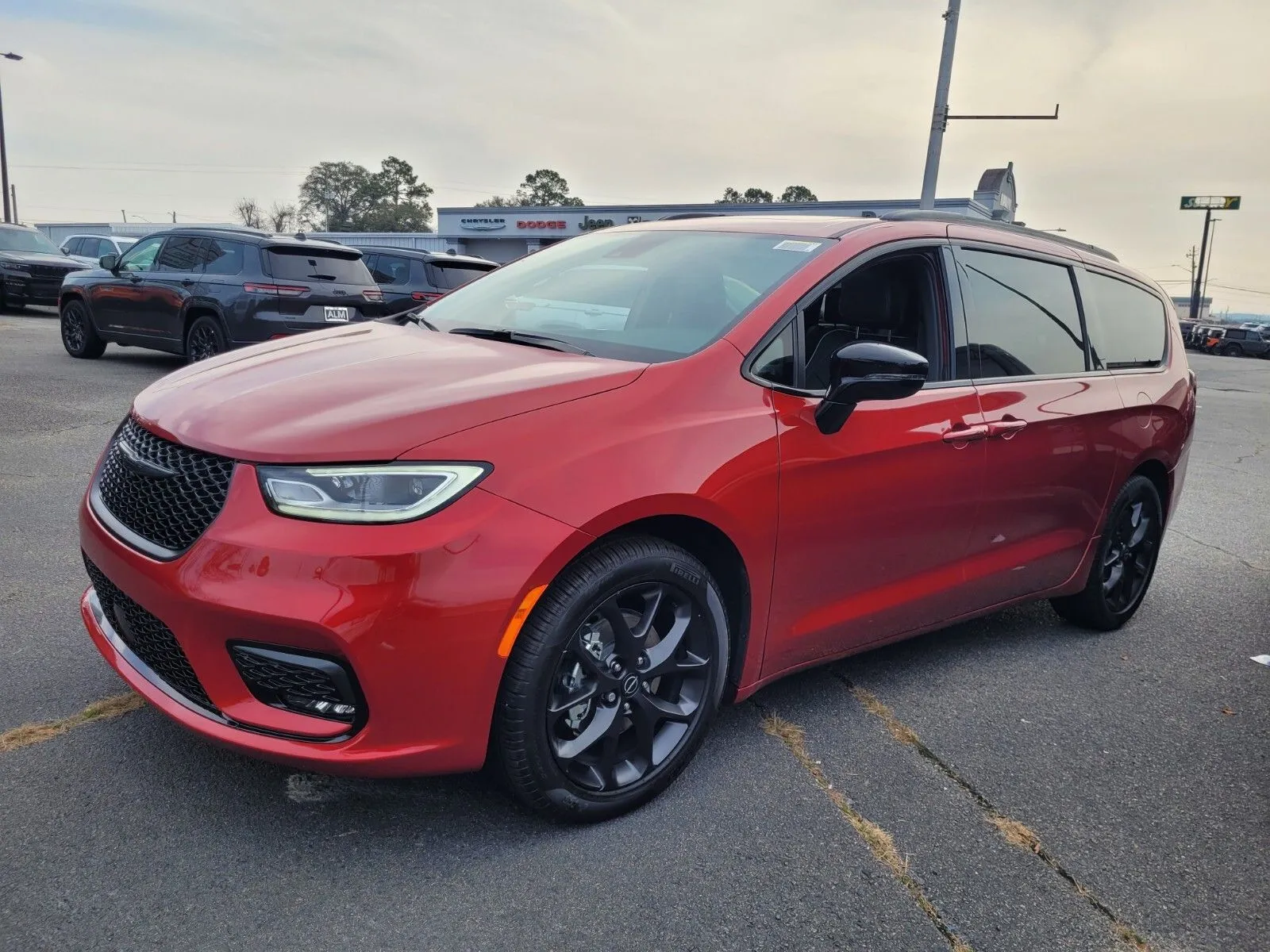 2026 Chrysler Pacifica Limited's photo