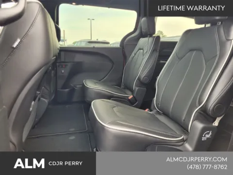 More photos of 2026 Chrysler Pacifica Limited at ALM CDJR Perry, GA