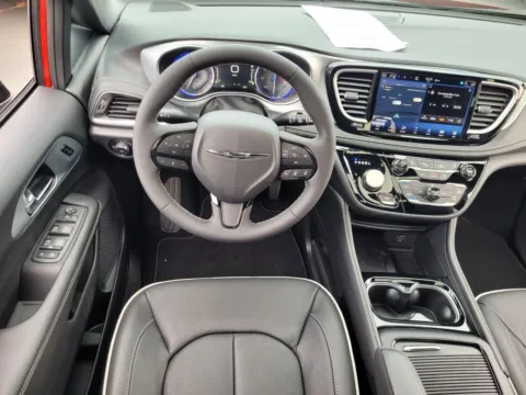 More photos of 2026 Chrysler Pacifica Limited at ALM CDJR Perry, GA