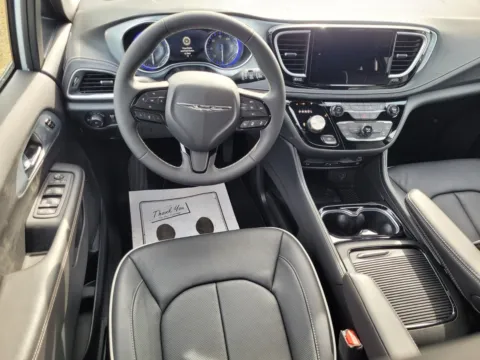 More photos of 2026 Chrysler Pacifica Limited at ALM CDJR Perry, GA