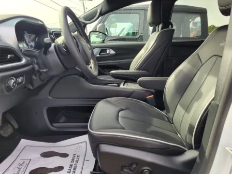 Another view of 2026 Chrysler Pacifica Limited for sale in Perry, GA at ALM CDJR Perry