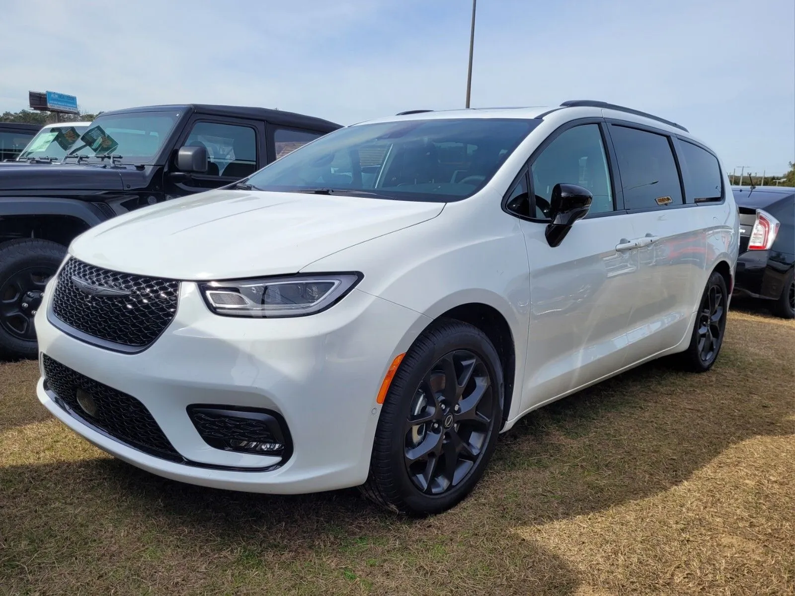 White 2026 Chrysler Pacifica Limited for sale in Perry, GA