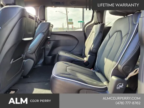 More photos of 2026 Chrysler Pacifica Limited at ALM CDJR Perry, GA