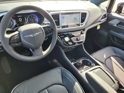 More photos of 2026 Chrysler Pacifica Limited at ALM CDJR Perry, GA