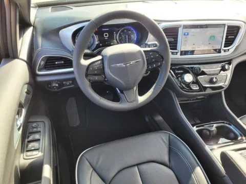 More photos of 2026 Chrysler Pacifica Limited at ALM CDJR Perry, GA