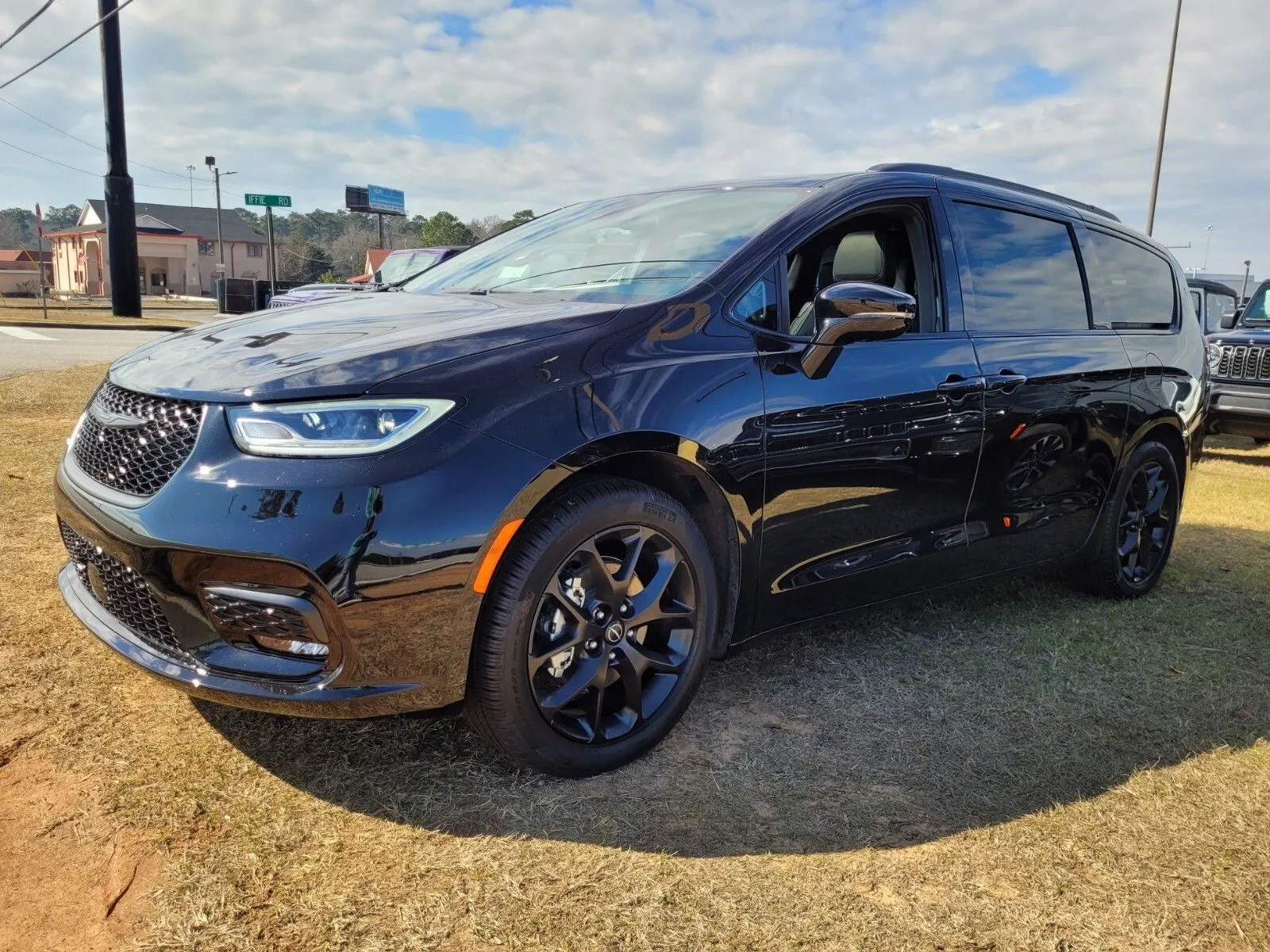 Black 2026 Chrysler Pacifica Limited for sale in Perry, GA