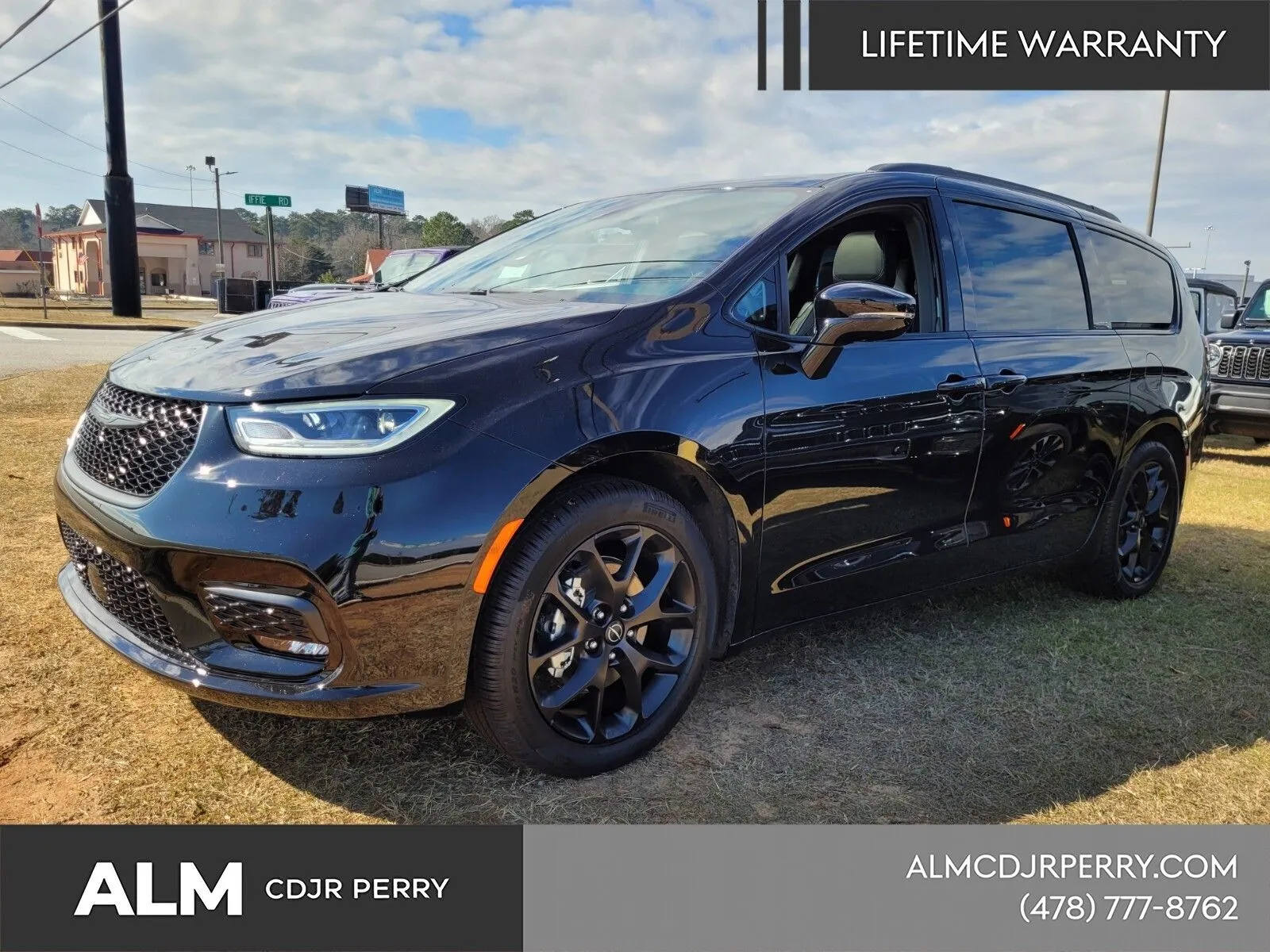 2026 Chrysler Pacifica Limited's photo