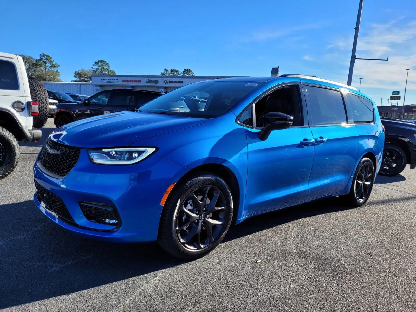 Blue 2026 Chrysler Pacifica Limited for sale in Perry, GA