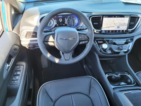 More photos of 2026 Chrysler Pacifica Limited at ALM CDJR Perry, GA