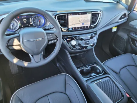 More photos of 2026 Chrysler Pacifica Limited at ALM CDJR Perry, GA