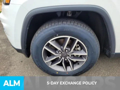 More photos of 2022 Jeep Grand Cherokee WK Limited at ALM CDJR Perry, GA