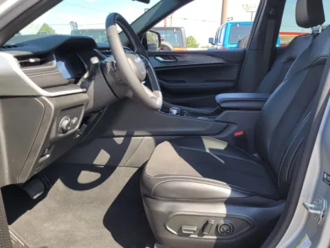 Another view of 2025 Jeep Grand Cherokee Altitude X for sale in Perry, GA at ALM CDJR Perry