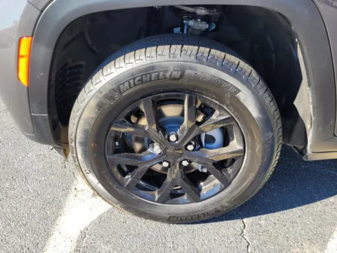 Another view of 2026 Jeep Grand Cherokee Laredo for sale in Perry, GA at ALM CDJR Perry