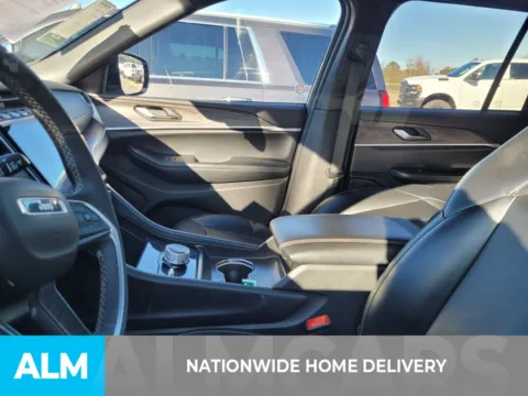 More photos of 2024 Jeep Grand Cherokee Limited at ALM CDJR Perry, GA