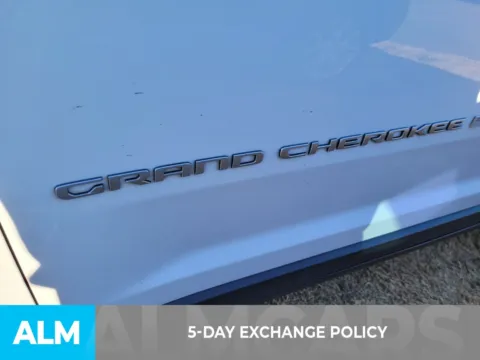 More photos of 2024 Jeep Grand Cherokee Limited at ALM CDJR Perry, GA