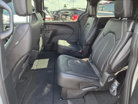More photos of 2026 Chrysler Pacifica Select at ALM CDJR Perry, GA