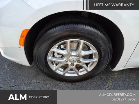 Another view of 2026 Chrysler Pacifica Select for sale in Perry, GA at ALM CDJR Perry