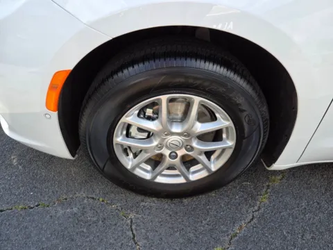 Photos of 2026 Chrysler Pacifica Select for sale in Perry, GA at ALM CDJR Perry