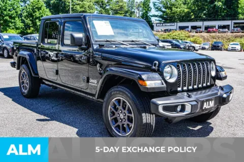 More photos of 2023 Jeep Gladiator Overland at ALM CDJR Perry, GA