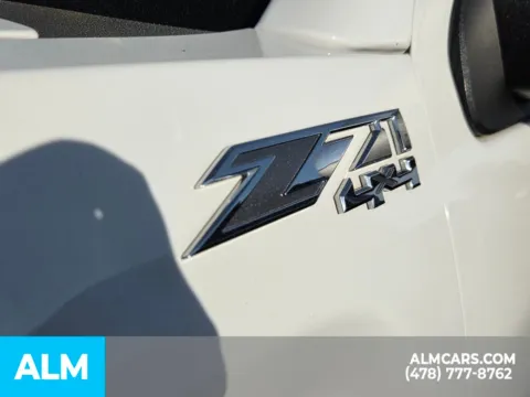 More photos of 2018 GMC Sierra 1500 SLT at ALM CDJR Perry, GA