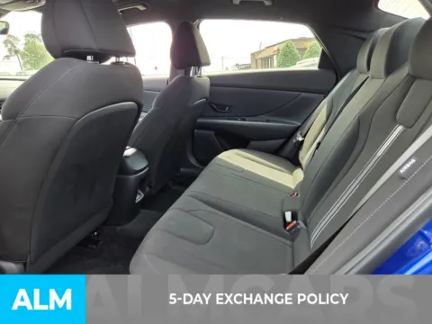 More photos of 2025 Hyundai Elantra SEL Sport at ALM CDJR Perry, GA