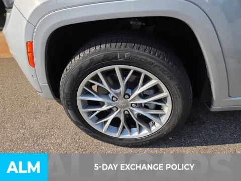 More photos of 2023 Jeep Grand Cherokee L Summit at ALM CDJR Perry, GA