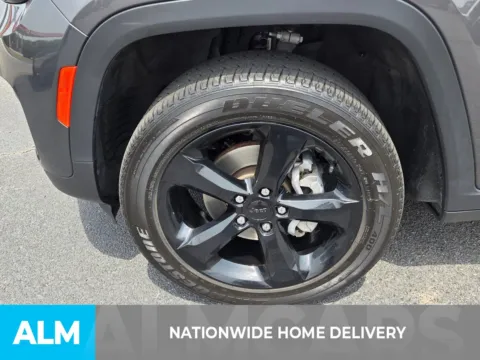 More photos of 2024 Jeep Grand Cherokee Altitude at ALM CDJR Perry, GA