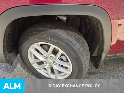 More photos of 2025 Jeep Grand Cherokee Laredo at ALM CDJR Perry, GA
