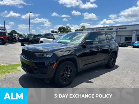 More photos of 2025 Jeep Grand Cherokee Altitude at ALM CDJR Perry, GA