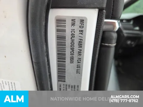 More photos of 2023 Jeep Grand Cherokee Overland at ALM CDJR Perry, GA