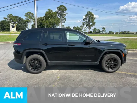 More photos of 2025 Jeep Grand Cherokee Altitude at ALM CDJR Perry, GA