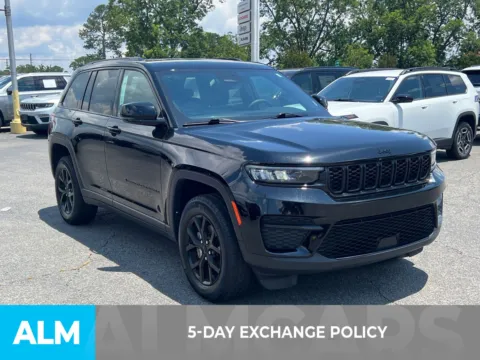 More photos of 2025 Jeep Grand Cherokee Altitude at ALM CDJR Perry, GA