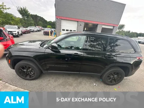 More photos of 2025 Jeep Grand Cherokee Altitude at ALM CDJR Perry, GA
