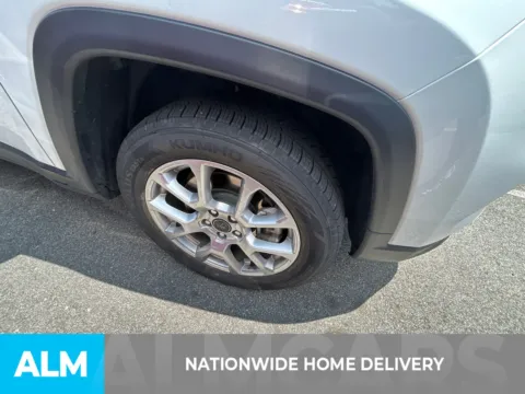 More photos of 2025 Jeep Compass Limited at ALM CDJR Perry, GA