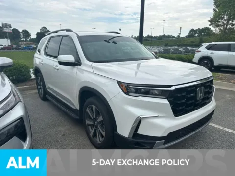 More photos of 2025 Honda Pilot Touring at ALM CDJR Perry, GA