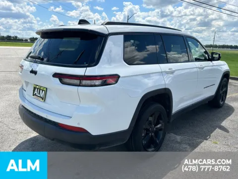 More photos of 2023 Jeep Grand Cherokee L Altitude at ALM CDJR Perry, GA