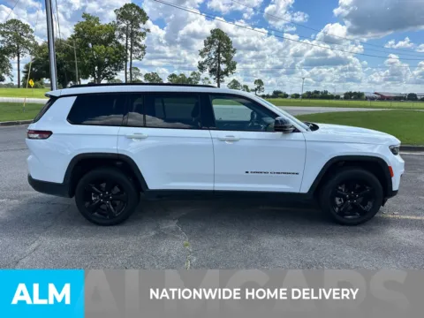 More photos of 2023 Jeep Grand Cherokee L Altitude at ALM CDJR Perry, GA