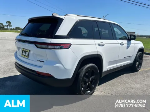 More photos of 2023 Jeep Grand Cherokee Limited at ALM CDJR Perry, GA