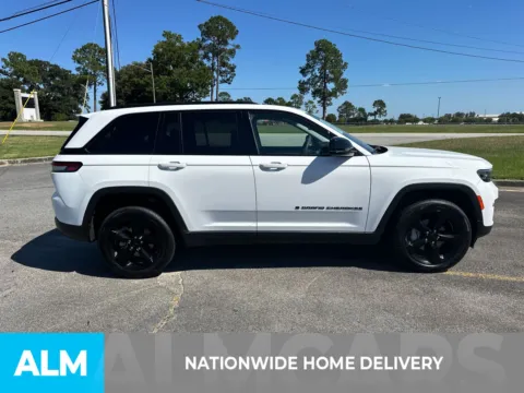 More photos of 2023 Jeep Grand Cherokee Limited at ALM CDJR Perry, GA