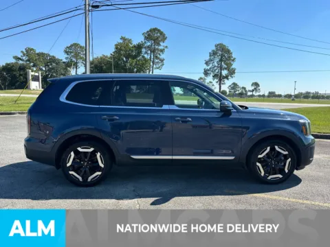 More photos of 2023 Kia Telluride EX at ALM CDJR Perry, GA