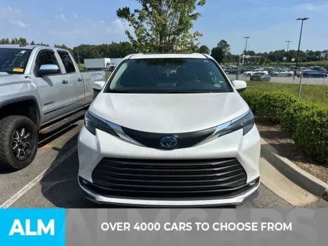 Photos of 2025 Toyota Sienna XLE for sale in Perry, GA at ALM CDJR Perry