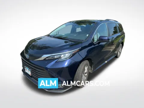 Blue 2025 Toyota Sienna XLE for sale in Perry, GA