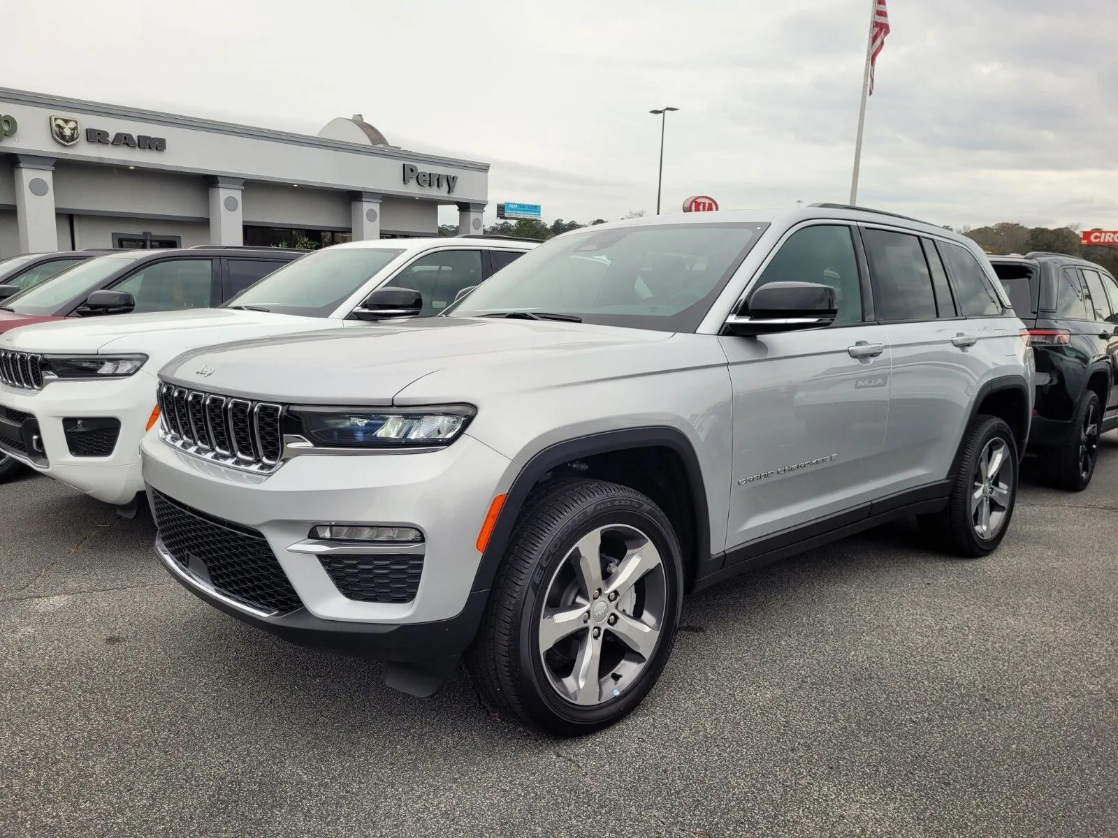 2024 Jeep Grand Cherokee Limited's photo