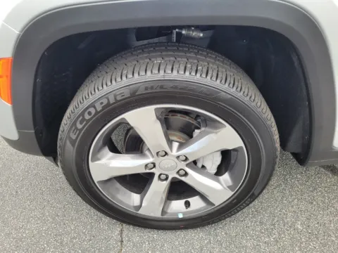 Another view of 2024 Jeep Grand Cherokee Limited for sale in Perry, GA at ALM CDJR Perry