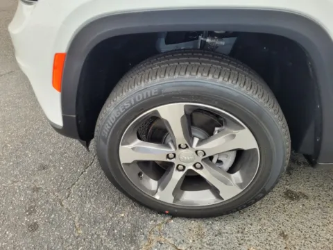 Photos of 2025 Jeep Grand Cherokee L Limited for sale in Perry, GA at ALM CDJR Perry