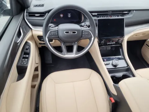 More photos of 2025 Jeep Grand Cherokee L Limited at ALM CDJR Perry, GA